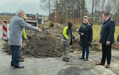 Zdjęcie do Ścieżka rowerowa na Dębniakach i przebudowa drogi w Oss&oacute;wku w trakcie realizacji