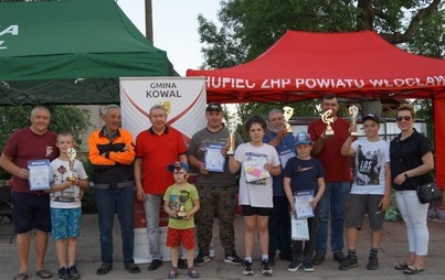 Zdjęcie do W Bogusławicach łowili rybki, piekli kiełbaski i jedli z kociołka